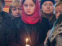 В Неделю 5-ю Великого поста митрополит Орловский и Болховский Антоний совершил вечернее богослужение с чином Пассии в Ахтырском кафедральном соборе г. Орла. 29 марта 2015 г.