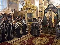 В Неделю 5-ю Великого поста митрополит Орловский и Болховский Антоний совершил вечернее богослужение с чином Пассии в Ахтырском кафедральном соборе г. Орла. 29 марта 2015 г.