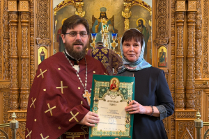 В Иверском храме Орла наградили волонтёров за изготовление блиндажных свечей для фронта