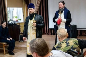 Священнослужители Нарышкинско-Знаменского благочиния навестили пожилых подопечных