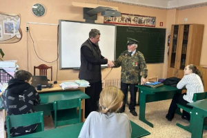 Благочинный Болховского округа провел для школьников патриотический урок