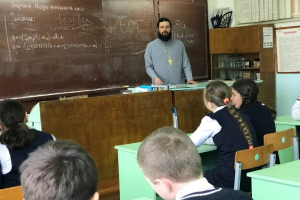 Настоятель Преображенского храма поговорил со школьниками о важном