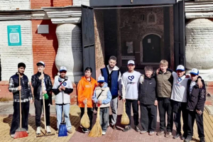 Клирик Спасо-Преображенского собора пообщался с молодежью