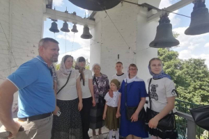 Юные и взрослые прихожане Богоявленского собора посетили Иоанно-Крестительский храм Юные и взрослые прихожане Богоявленского собора посетили Иоанно-Крестительский храм