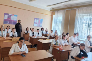 Настоятель Покровского храма пообщался со старшими школьниками и студентами