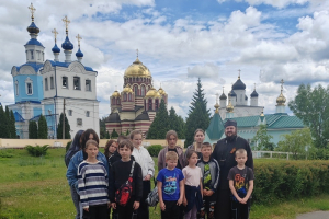 Школьники из Троснянского района посетили Свято-Успенский мужской монастырь Школьники из Троснянского района посетили Свято-Успенский мужской монастырь