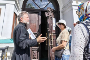 Клирик Иверского храма провел экскурсию Клирик Иверского храма провел экскурсию