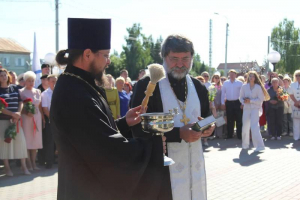 Благочинный храмов Нарышкинско-Знаменского округа освятил мемориал Благочинный храмов Нарышкинско-Знаменского округа освятил мемориал