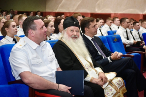 Владыка Тихон принял участие в церемонии вручения дипломов выпускникам Орловского юридического института МВД России