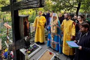 Глава Тверской митрополии совершил молебен святому исповеднику Афанасию Сайко на Крестительском кладбище Орла Глава Тверской митрополии совершил молебен святому исповеднику Афанасию Сайко на Крестительском кладбище Орла
