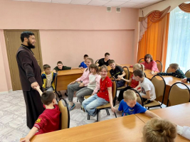 В Праздник Успения Пресвятой Богородицы Мценский священник встретился с воспитанниками детского дома В Праздник Успения Пресвятой Богородицы Мценский священник встретился с воспитанниками детского дома