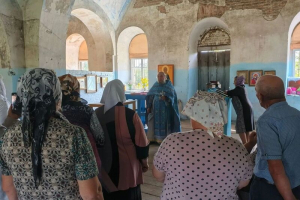 В руинированном Ильинском храме села Апальково совершена Божественная литургия В руинированном Ильинском храме села Апальково совершена Божественная литургия