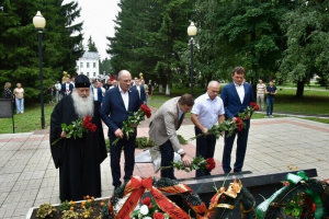 Владыка Тихон принял участие в торжествах по случаю Дня освобождения Кромского района