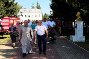 В Кромах почтили память воинов, освободивших поселок от немецко-фашистских захватчиков