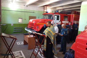 Храм Казанской иконы Божией Матери села Отрадинского и пожарные совершили совместную молитву Храм Казанской иконы Божией Матери села Отрадинского и пожарные совершили совместную молитву