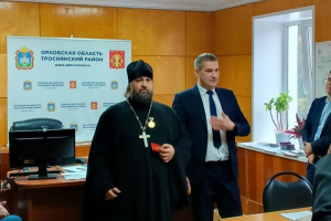 В Троснянском районе наградили настоятеля Свято-Успенского храма