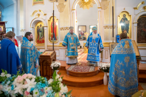 Два Архипастыря совершили Божественную литургию в Михаило-Архангельском храме села Сабурово Два Архипастыря совершили Божественную литургию в Михаило-Архангельском храме села Сабурово
