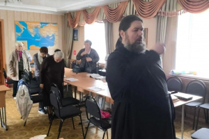 Участники Библейской группы при Николо-Песковском храме продолжают изучать Священное Писание Участники Библейской группы при Николо-Песковском храме продолжают изучать Священное Писание
