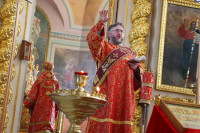 В праздник Преполовения Пятидесятницы митрополит Орловский и Болховский Тихон возглавил Божественную литургию в Ахтырском кафедральном соборе Орла. 13 мая 2020 г.