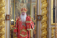 В праздник Преполовения Пятидесятницы митрополит Орловский и Болховский Тихон возглавил Божественную литургию в Ахтырском кафедральном соборе Орла. 13 мая 2020 г.