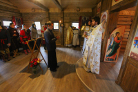 В храме в «Знаменской богатырской заставе» водружен крест на купол и совершена первая Литургия. 19 сентября 2020 г.
