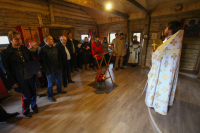 В храме в «Знаменской богатырской заставе» водружен крест на купол и совершена первая Литургия. 19 сентября 2020 г.
