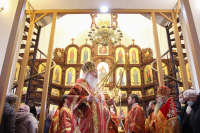 В день памяти великомученика Димитрия Солунского митрополит Орловский и Болховский Тихон совершил литургию в храме вмч. Димитрия Солунского города Дмитровска. 8 ноября 2020 г.