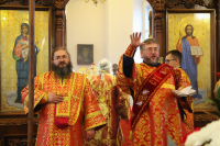 В день памяти великомученика Димитрия Солунского митрополит Орловский и Болховский Тихон совершил литургию в храме вмч. Димитрия Солунского города Дмитровска. 8 ноября 2020 г.