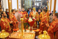 В день памяти великомученика Димитрия Солунского митрополит Орловский и Болховский Тихон совершил литургию в храме вмч. Димитрия Солунского города Дмитровска. 8 ноября 2020 г.