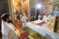 В навечерие Рождества Христова (Рождественский сочельник) митрополит Орловский и Болховский Тихон совершил Литургию в Ахтырском кафедральном соборе Орла. 6 января 2020 г. В навечерие Рождества Христова (Рождественский сочельник) митрополит Орловский и Болховский Тихон совершил Литургию в Ахтырском кафедральном соборе Орла. 6 января 2020 г.