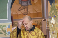 В день памяти прав. Иоанна Кронштадтского митрополит Орловский и Болховский Тихон возглавил Литургию в Смоленском храме города Орла и совершил хиротонию диакона Романа Жудина во пресвитера. 2 января 2021 г.