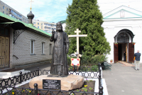 В канун празднования перенесения мощей святителя и чудотворца Николая из Мир Ликийских в Бар митрополит Орловский и Болховский Тихон и схиархимандрит Илий (Ноздрин) совершили всенощное бдение в Николо-Песковском храме Орла. 21 мая 2021 г.