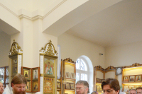 В Троицкую родительскую субботу митрополит Орловский и Болховский Тихон совершил Литургию в храме иконы Божией Матери «Взыскание погибших» города Орла. 19 июня 2021 г.