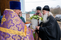 В Неделю 4-ю Великого поста и день памяти преподобного Иоанна Лествичника митрополит Орловский и Болховский Тихон совершил Литургию святителя Василия Великого в Покровском храме села Спасское (Салтыки) Орловского муниципального округа. 26 марта 2023 г.