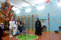 Настоятель и прихожане храма Преображения Господня с. Лаврово и  студенты ОГУ совершили благотворительную поездку в Тельченский дом-интернат. 6 января 2020 г.