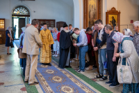 В Неделю 6-ю по Пятидесятнице и праздник перенесения мощей святителя Филиппа, митрополита Московского и всея России, чудотворца, митрополит Орловский и Болховский Тихон совершил Божественную литургию в храме Иверской иконы Божией Матери города Орла. 16 июля 2023 г.