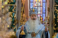В праздник Похвалы Божией Матери (Субботу Акафиста) митрополит Орловский и Болховский Тихон совершил Божественную литургию в Свято-Никольском храме города Орла. 9 апреля 2022 г.