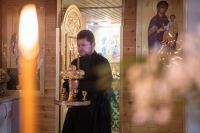В канун Недели 6-й Великого поста, ваий, праздника Входа Господня в Иерусалим митрополит Орловский и Болховский Тихон совершил всенощное бдение в храме мучениц Веры, Надежды, Любови и матери их Софии в микрорайоне «Зареченский» города Орла. 27 апреля 2024 г.