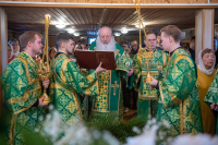 В канун Недели 6-й Великого поста, ваий, праздника Входа Господня в Иерусалим митрополит Орловский и Болховский Тихон совершил всенощное бдение в храме мучениц Веры, Надежды, Любови и матери их Софии в микрорайоне «Зареченский» города Орла. 27 апреля 2024 г.