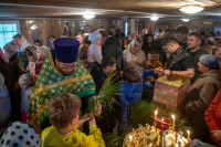 В канун Недели 6-й Великого поста, ваий, праздника Входа Господня в Иерусалим митрополит Орловский и Болховский Тихон совершил всенощное бдение в храме мучениц Веры, Надежды, Любови и матери их Софии в микрорайоне «Зареченский» города Орла. 27 апреля 2024 г.