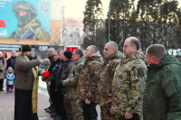 Торжественные проводы бойцов, отправляющихся на службу по контракту, прошли у здания администрации Советского района. 21 февраля 2025 года, г.Орел