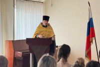 Орловский священник пообщался с сотрудниками миграционной службы Орловский священник пообщался с сотрудниками миграционной службы