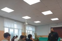 Клирик Богоявленского собора провел занятие для старшеклассников