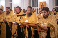 В канун дня памяти священноисповедника Георгия Коссова митрополит Орловский и Болховский Тихон возглавил всенощное бдение в Спасо-Преображенском соборе города Болхова. 8 декабря 2023 г.