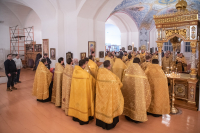 В канун дня памяти священноисповедника Георгия Коссова митрополит Орловский и Болховский Тихон возглавил всенощное бдение в Спасо-Преображенском соборе города Болхова. 8 декабря 2023 г.