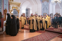 В канун дня памяти священноисповедника Георгия Коссова митрополит Орловский и Болховский Тихон возглавил всенощное бдение в Спасо-Преображенском соборе города Болхова. 8 декабря 2023 г.