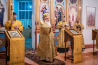 В канун дня памяти священноисповедника Георгия Коссова митрополит Орловский и Болховский Тихон возглавил всенощное бдение в Спасо-Преображенском соборе города Болхова. 8 декабря 2023 г.