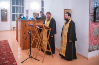 В канун дня памяти священноисповедника Георгия Коссова митрополит Орловский и Болховский Тихон возглавил всенощное бдение в Спасо-Преображенском соборе города Болхова. 8 декабря 2023 г.