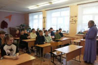 Благочинный Троснянско-Кромского округа пообщался с десятиклассникам Благочинный Троснянско-Кромского округа пообщался с десятиклассникам
