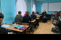 В Орловском реставрационно-строительном техникуме состоялась очередная встреча председателя миссионерского отдела Орловской епархии иерея Сергия Шомина со студентами группы «Техническое обслуживание и ремонт двигателей, систем и агрегатов автомобилей», 21 ноября 2025 года, г.Орел
